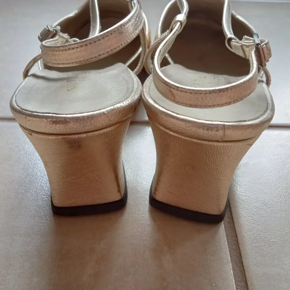 VINTAGE GOLD LAMÉ & SEQUIN SHOE - Picture 8 of 14